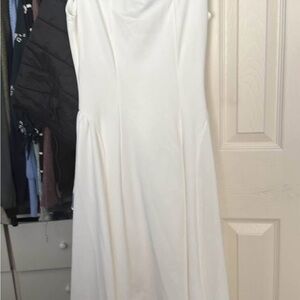 Elegant White Sleeveless Dress